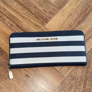 Michael Kors Jet Set Leather Wallet